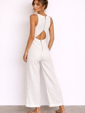 Nique White Jumpsuit Sz 10 NWT Sleeveless Wide Leg Minimalist Chic Summer